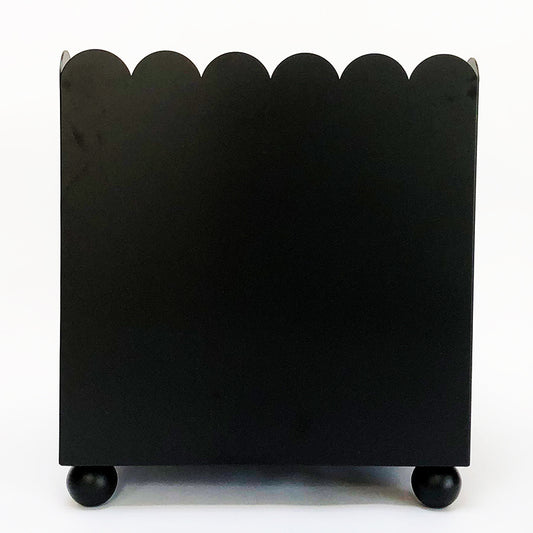 THE SCALLOPED PLANTER